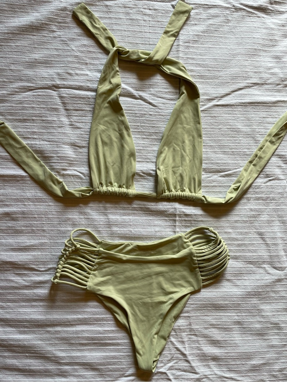 Stone Fox Swim Rico
Pale Green Aloe Wash Strappy Bikini Set